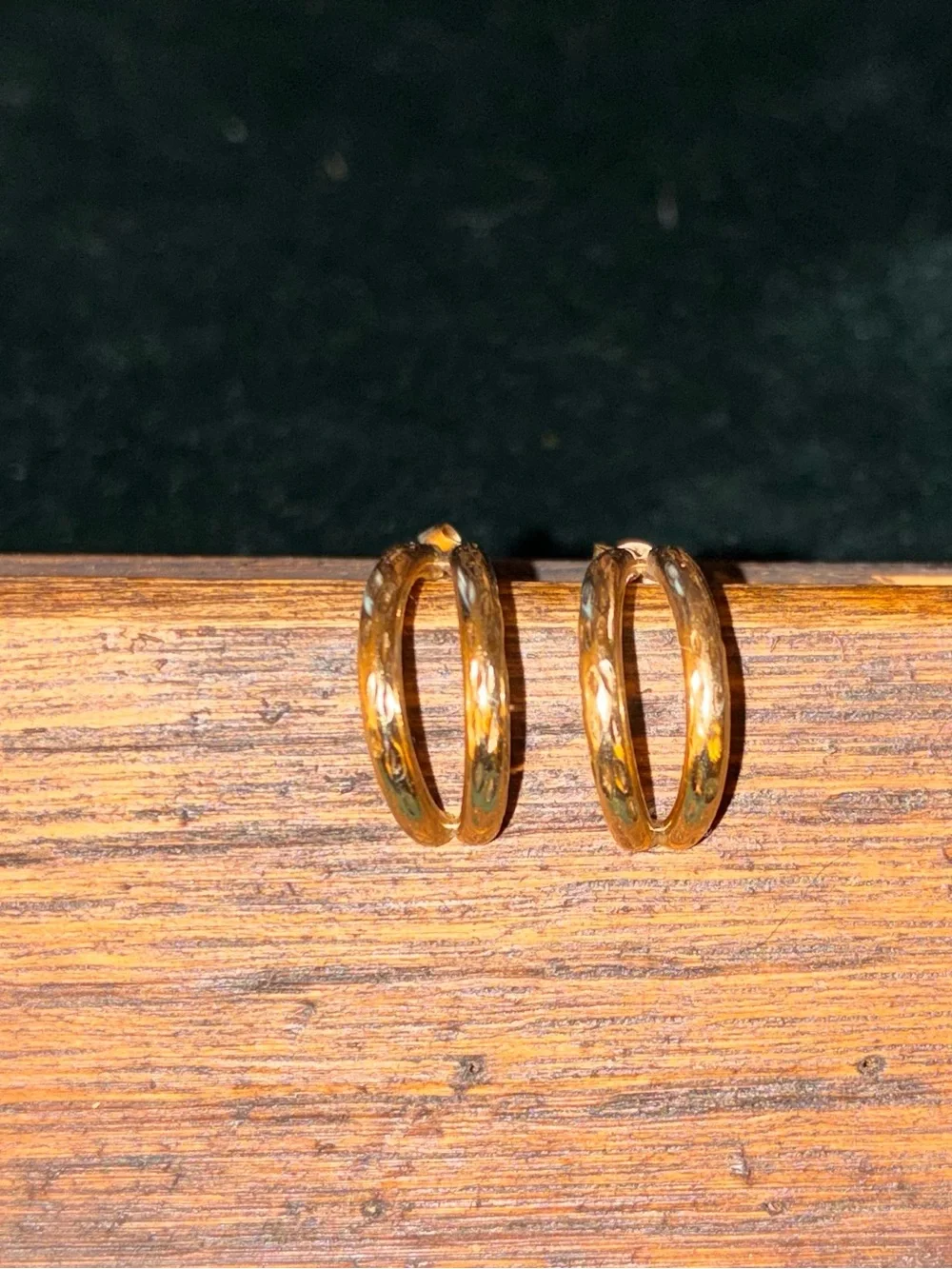 10k Solid Yellow Gold Diamond Cut Detail Hoops 0.59g - Picture 6 of 12